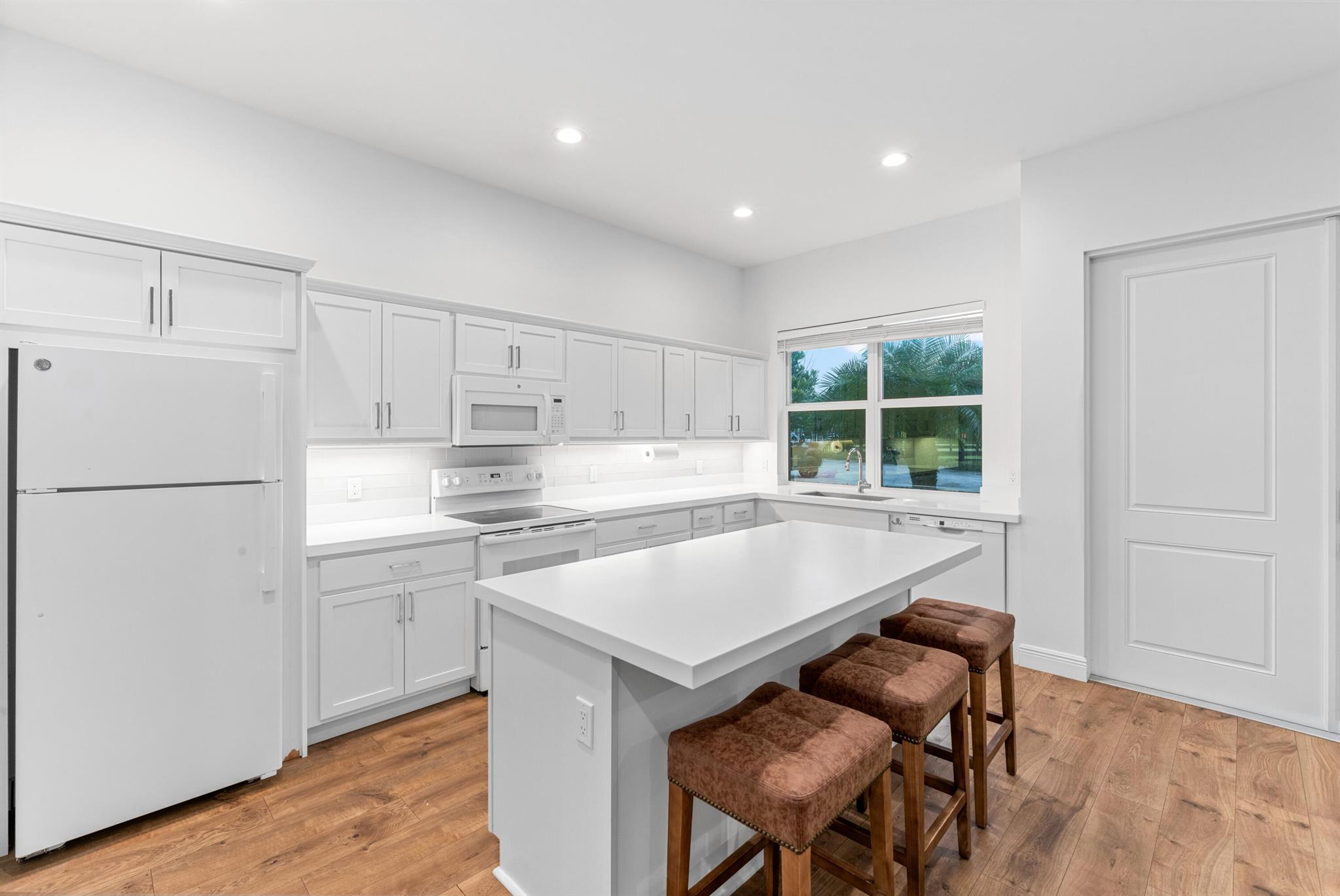 SADDLE CLUB OF WELLINGTON - Residential