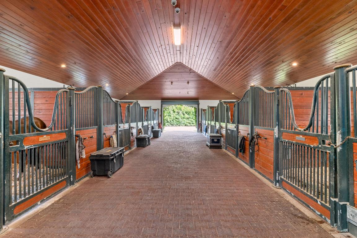 SADDLE CLUB OF WELLINGTON - Residential