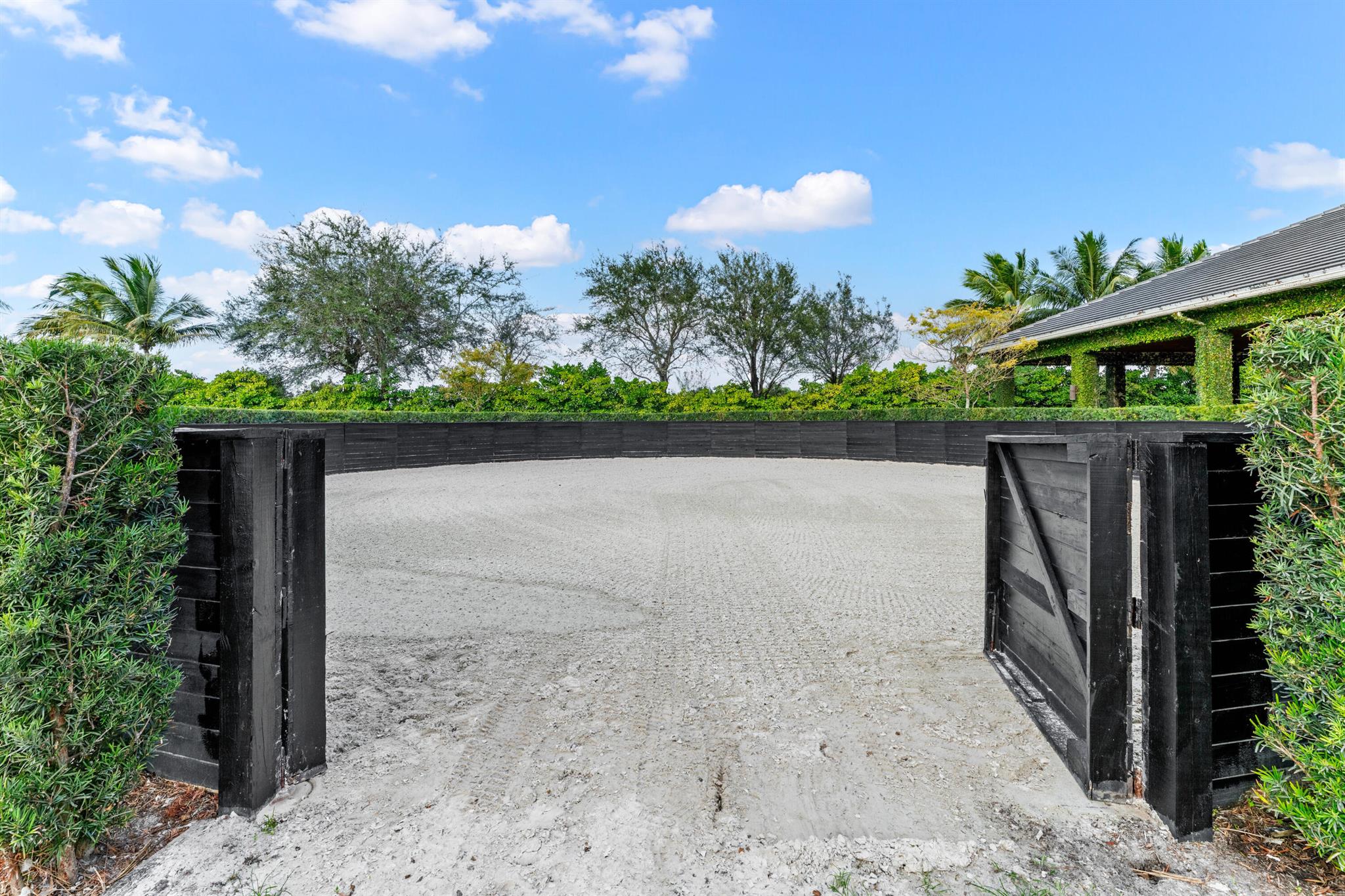 SADDLE CLUB OF WELLINGTON - Residential