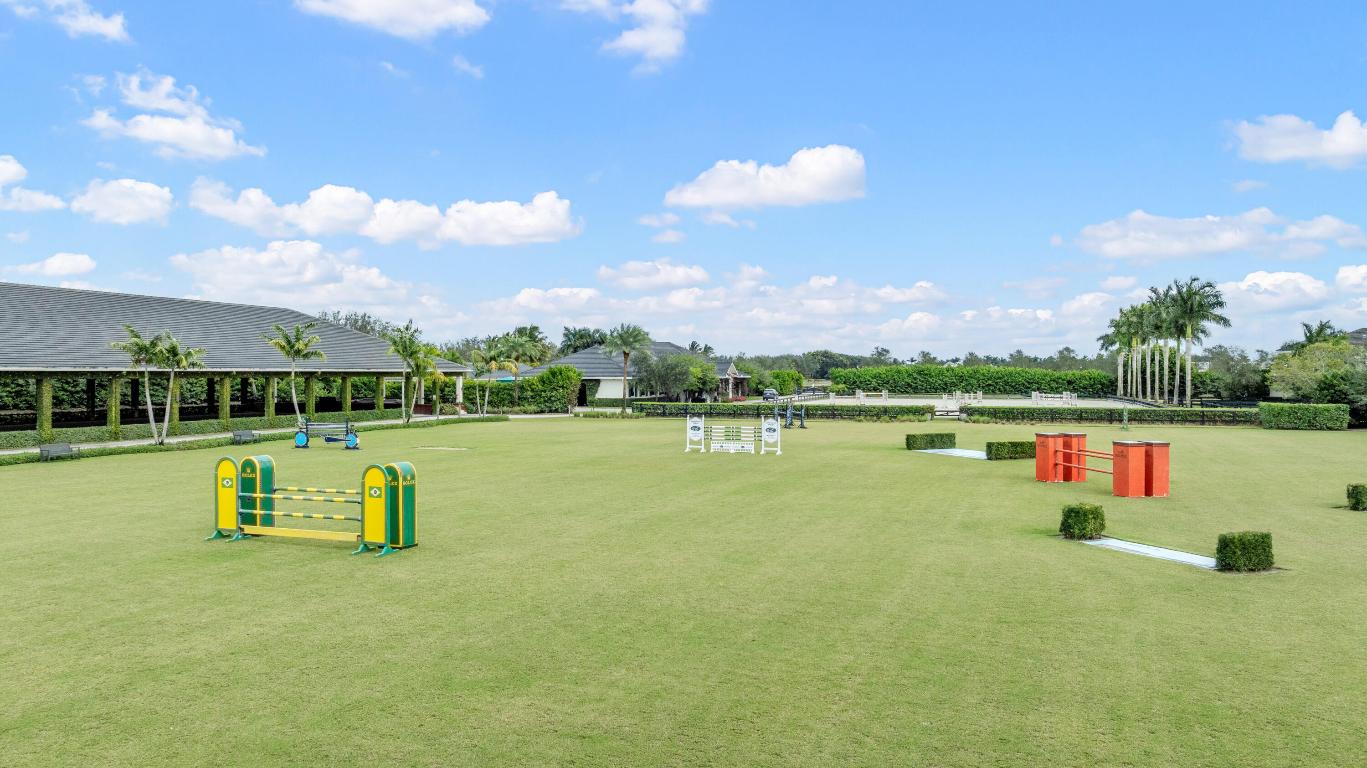 SADDLE CLUB OF WELLINGTON - Residential