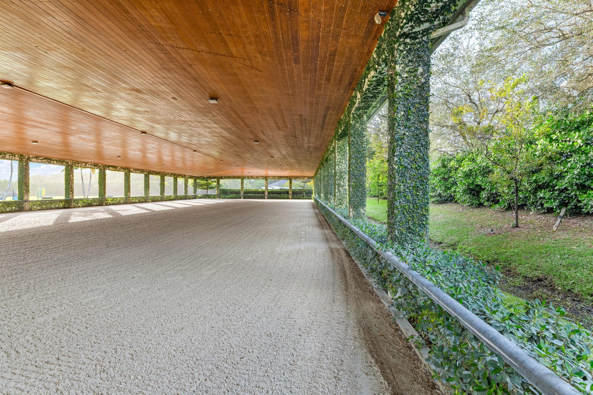 SADDLE CLUB OF WELLINGTON - Residential