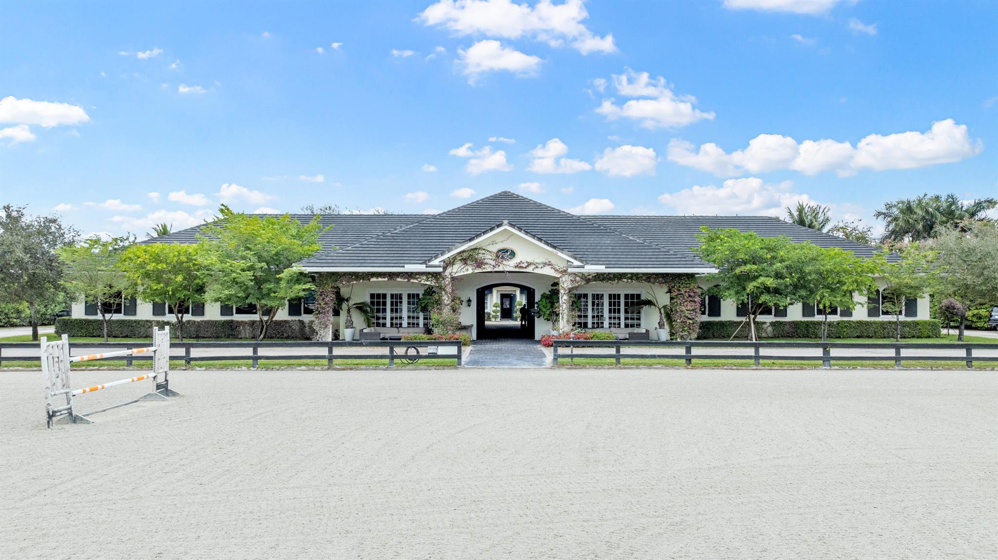 SADDLE CLUB OF WELLINGTON - Residential