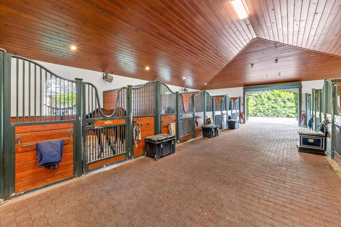 SADDLE CLUB OF WELLINGTON - Residential