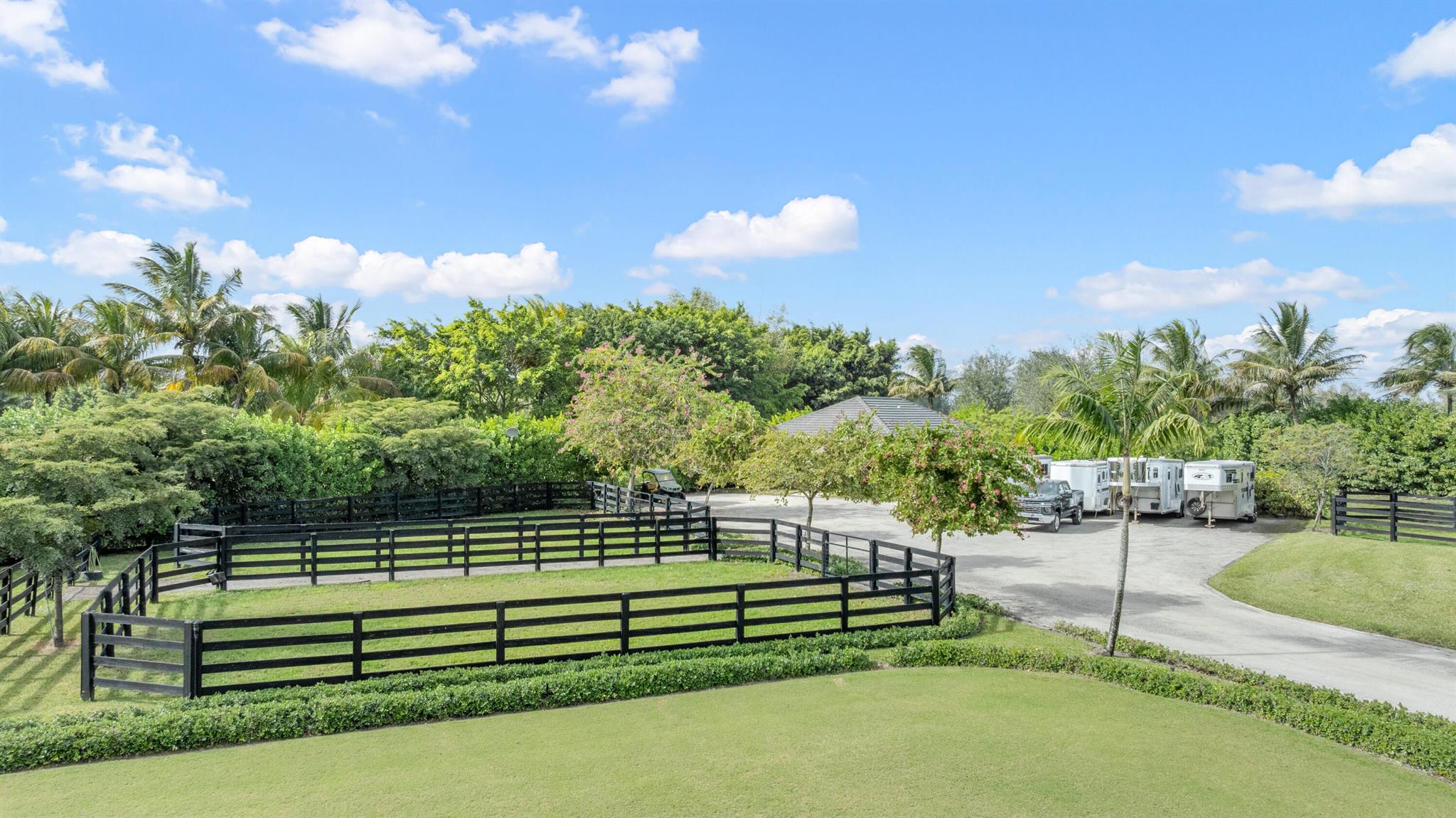 SADDLE CLUB OF WELLINGTON - Residential