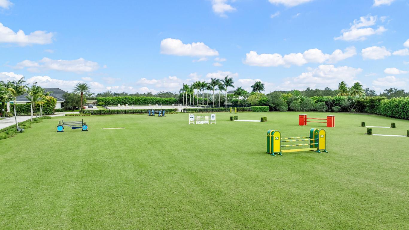 SADDLE CLUB OF WELLINGTON - Residential