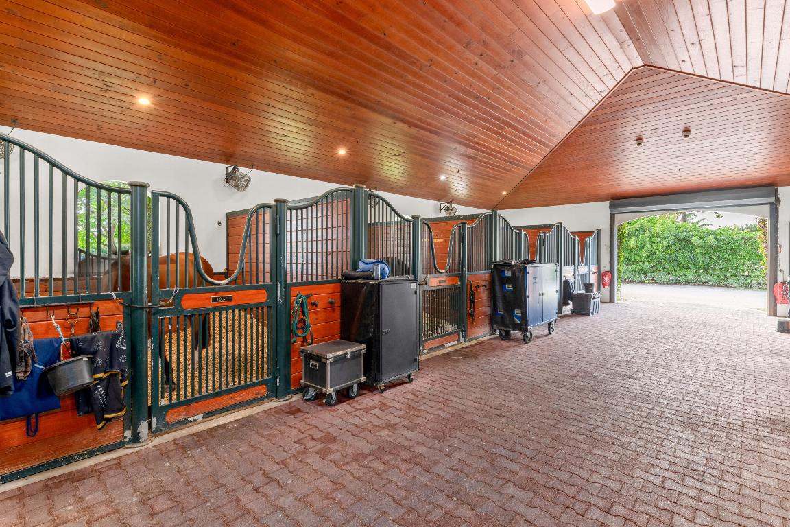 SADDLE CLUB OF WELLINGTON - Residential