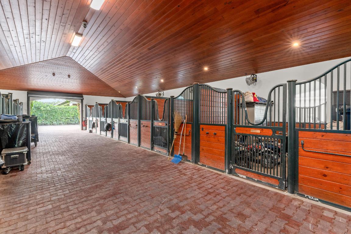 SADDLE CLUB OF WELLINGTON - Residential