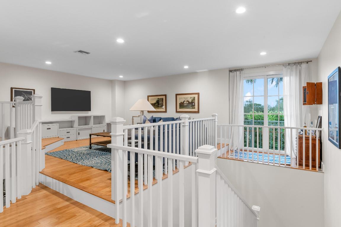 SADDLE CLUB OF WELLINGTON - Residential