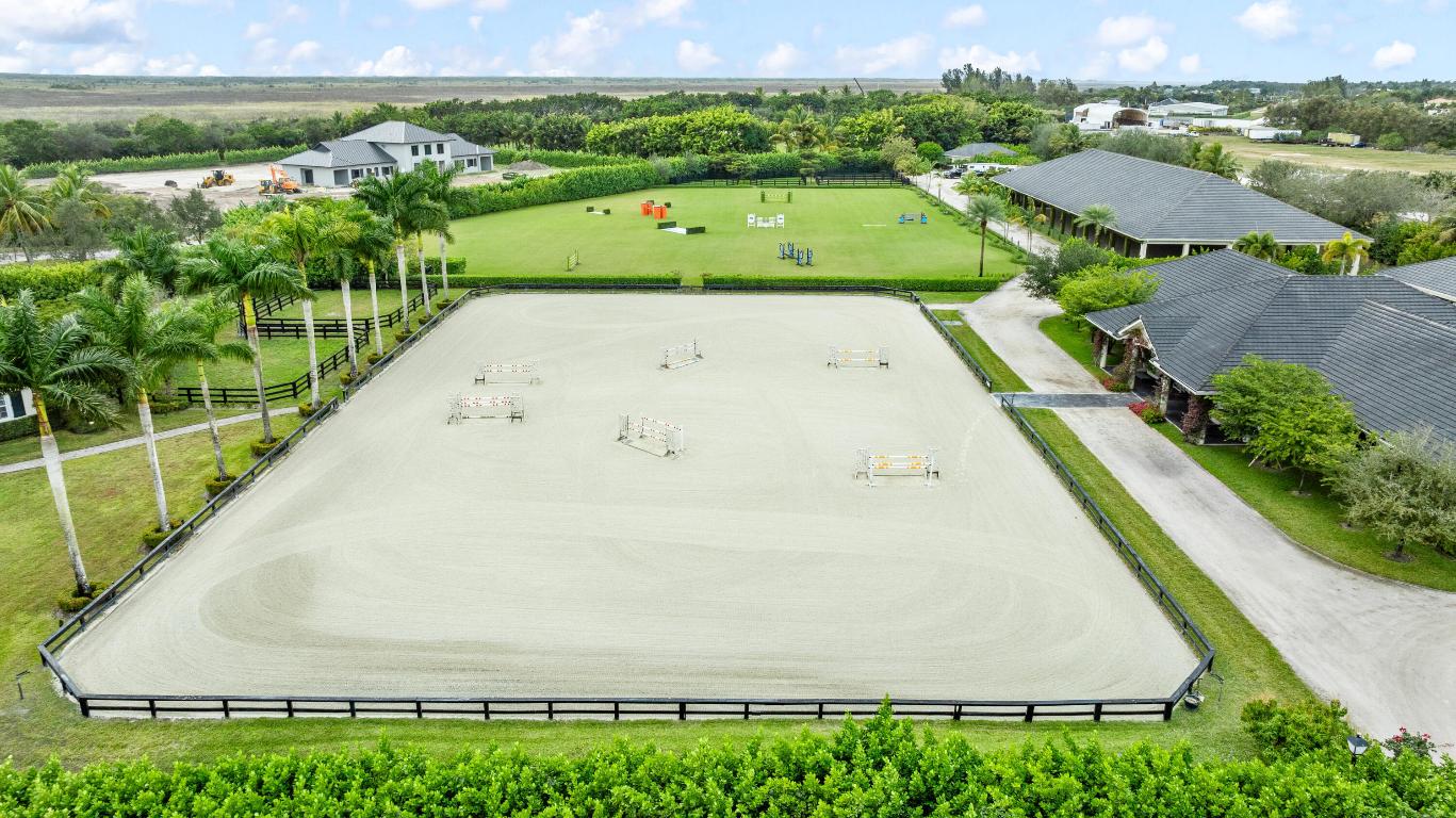 SADDLE CLUB OF WELLINGTON - Residential