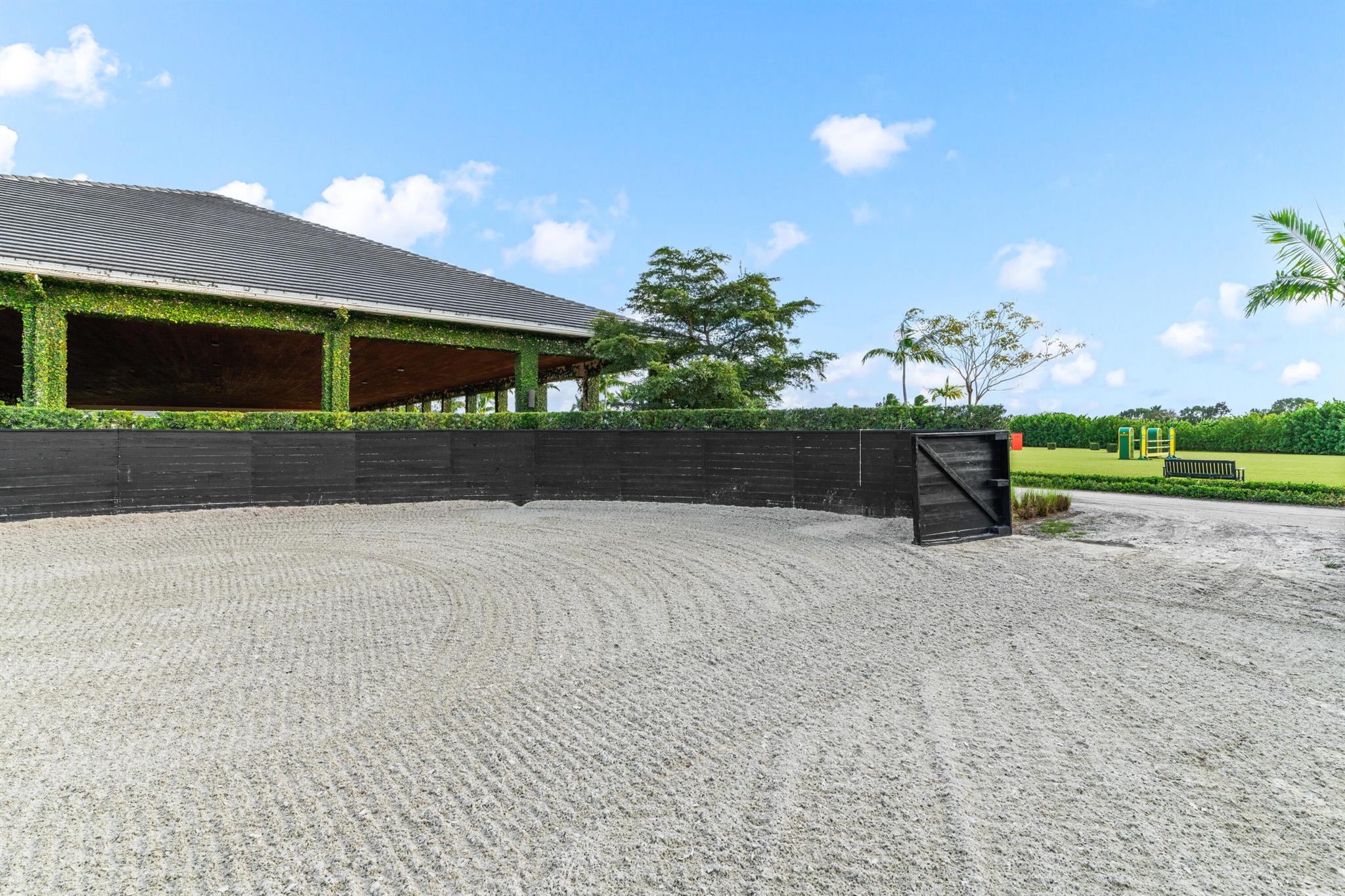 SADDLE CLUB OF WELLINGTON - Residential