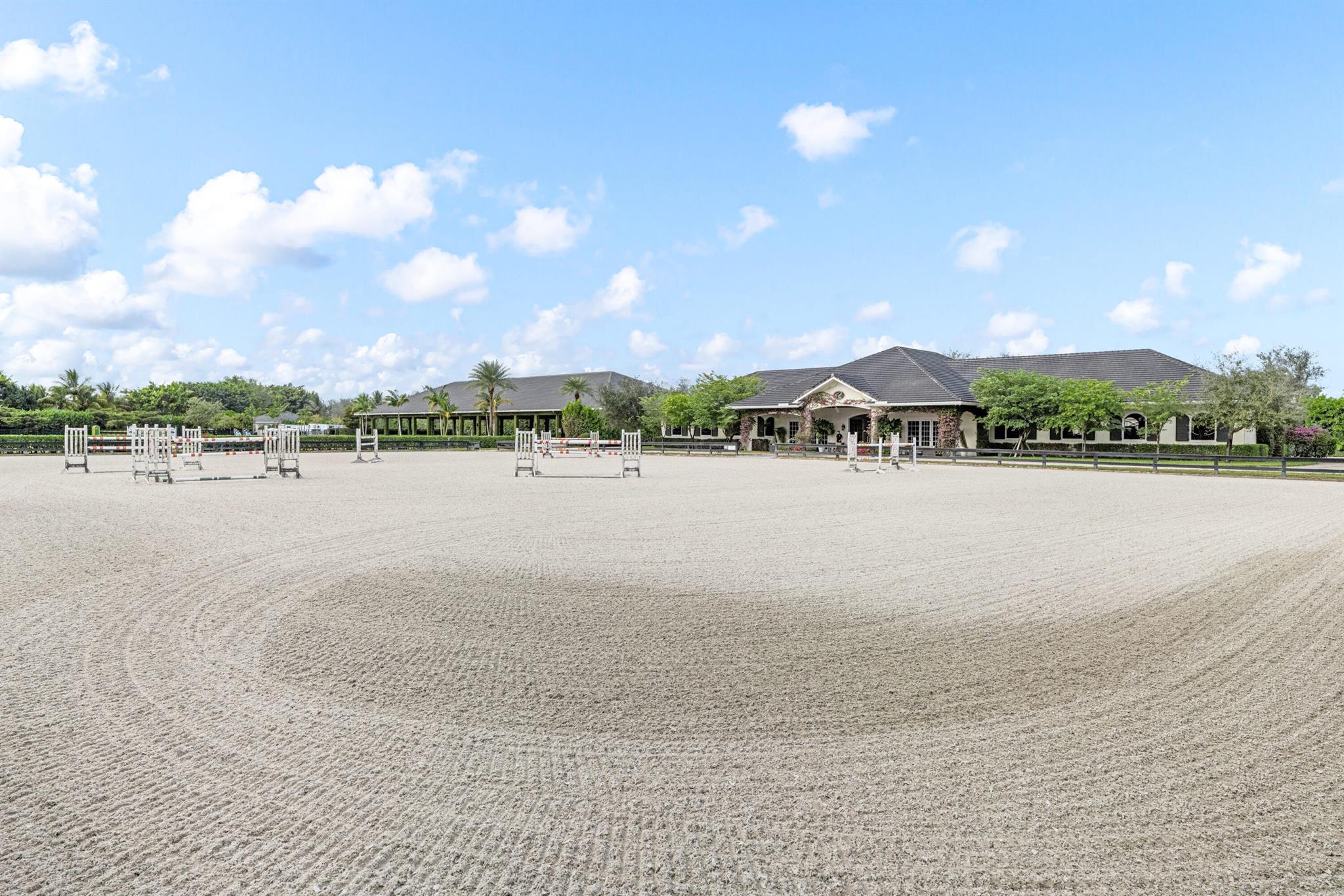 SADDLE CLUB OF WELLINGTON - Residential