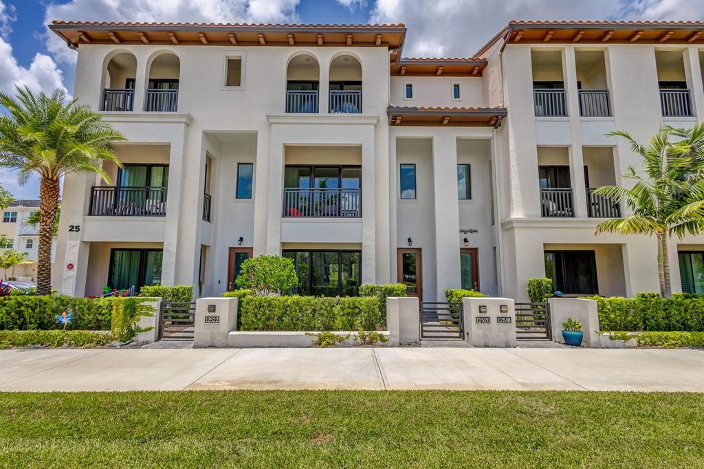 Photo of 12520 Gross Pointe Drive, Palm Beach Gardens, FL 33418 (MLS # R10898000)