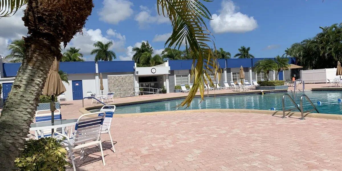 CRESTHAVEN VILLAS 11 CONDO - Residential