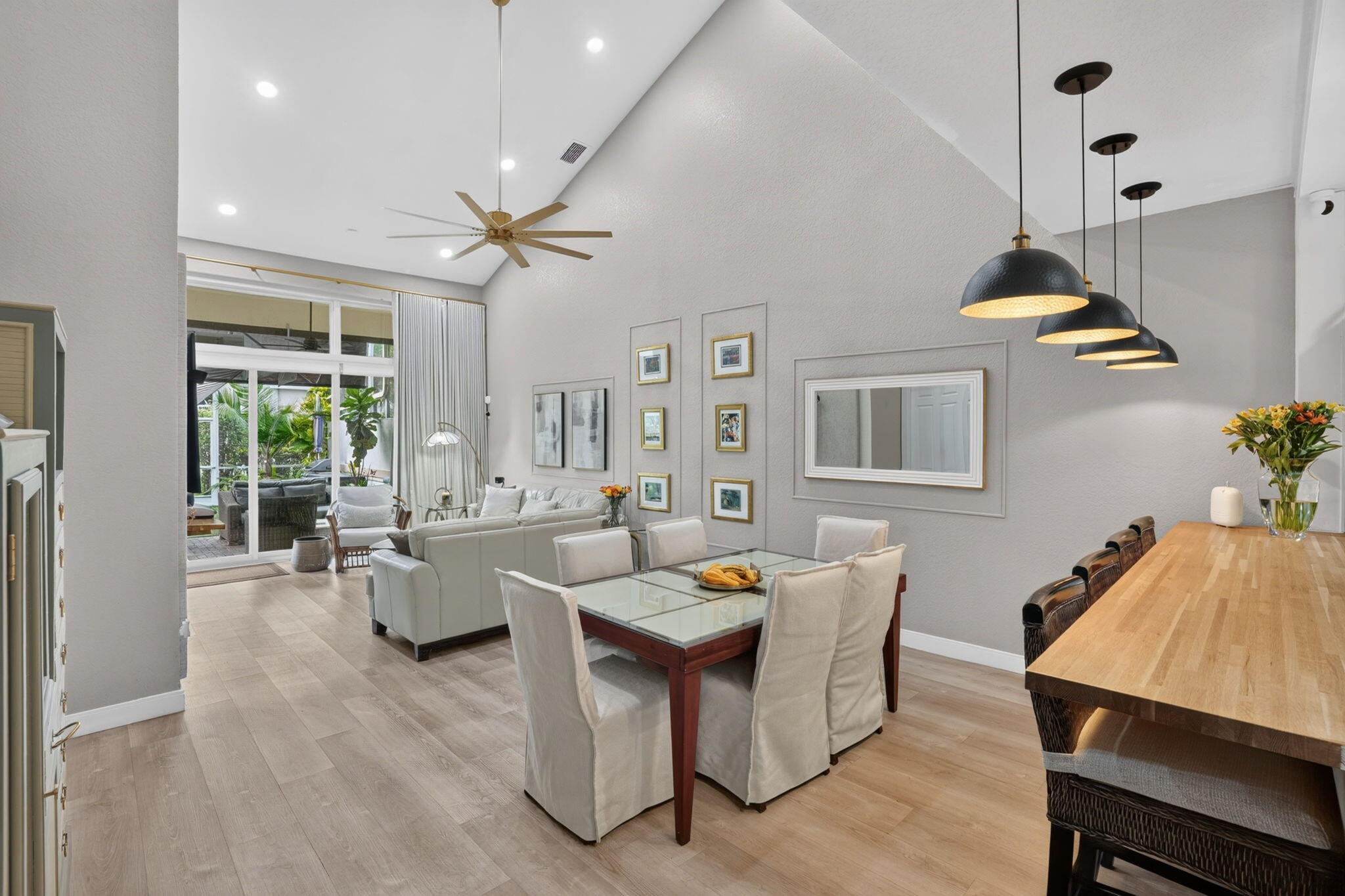 457 W PALM AIRE Drive