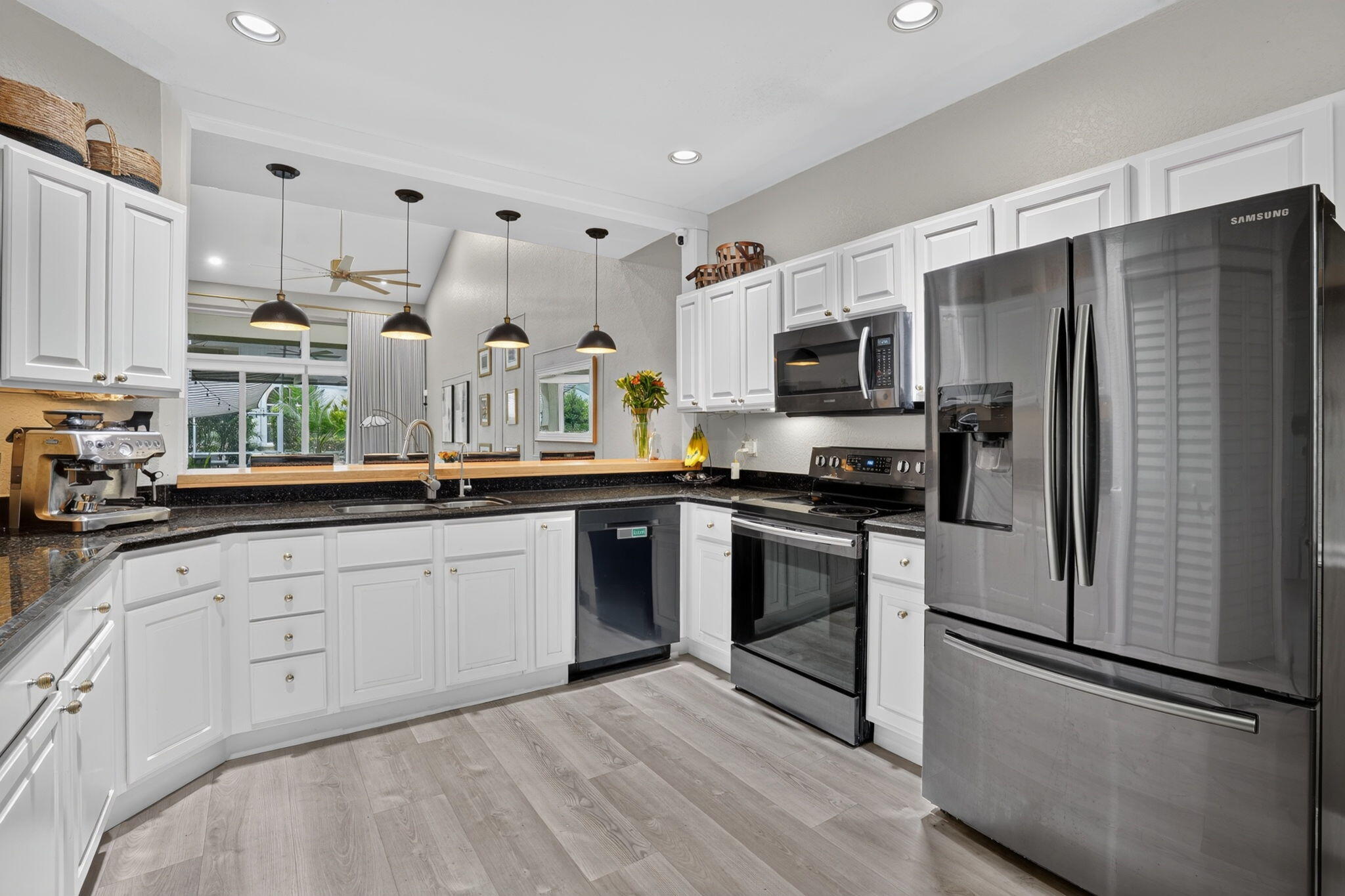 457 W PALM AIRE Drive