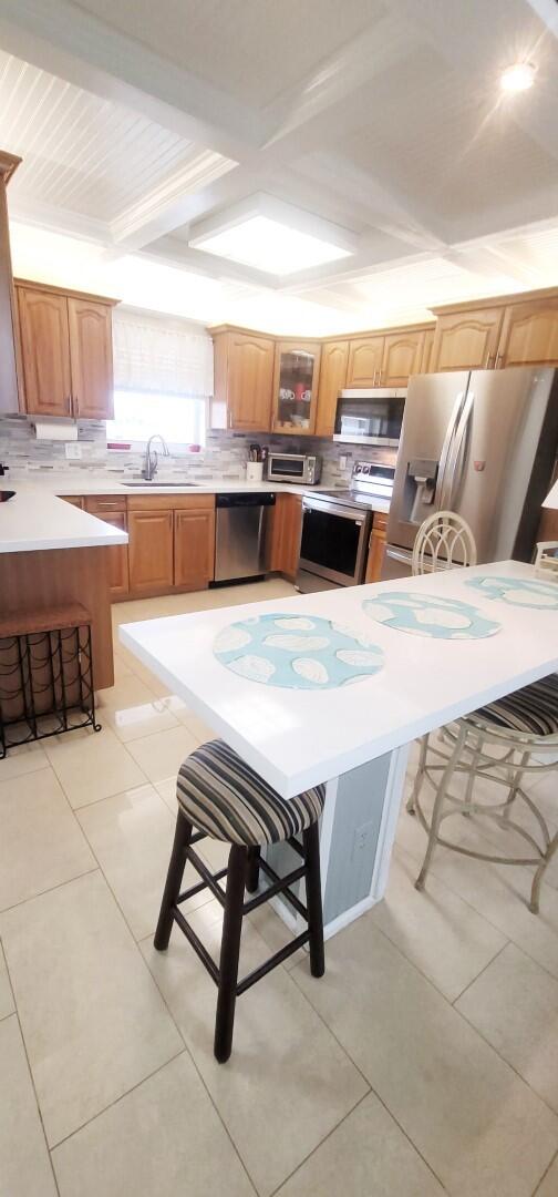 1051 Hillsboro Mile 407e