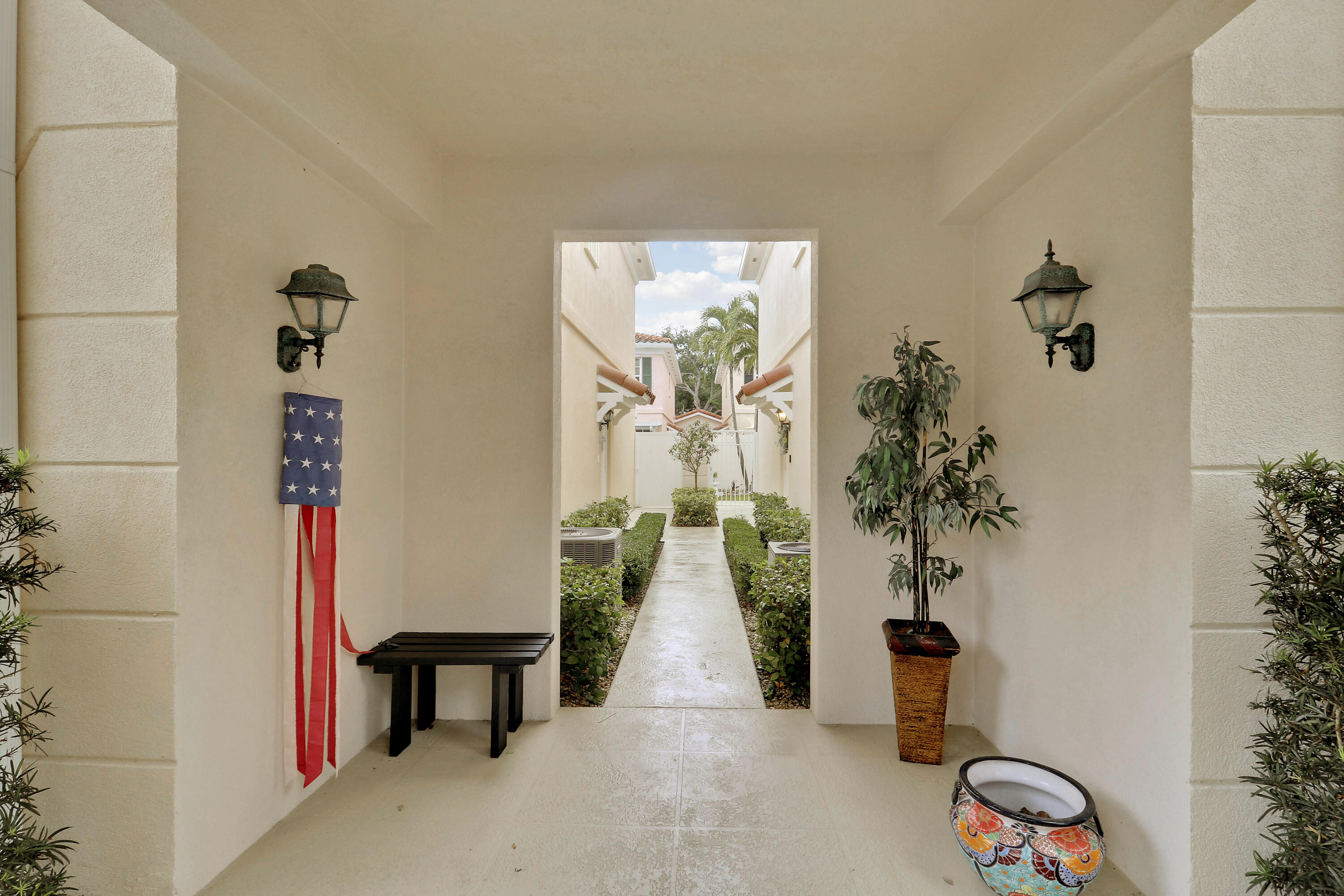 TEQUESTA OAKS - Residential