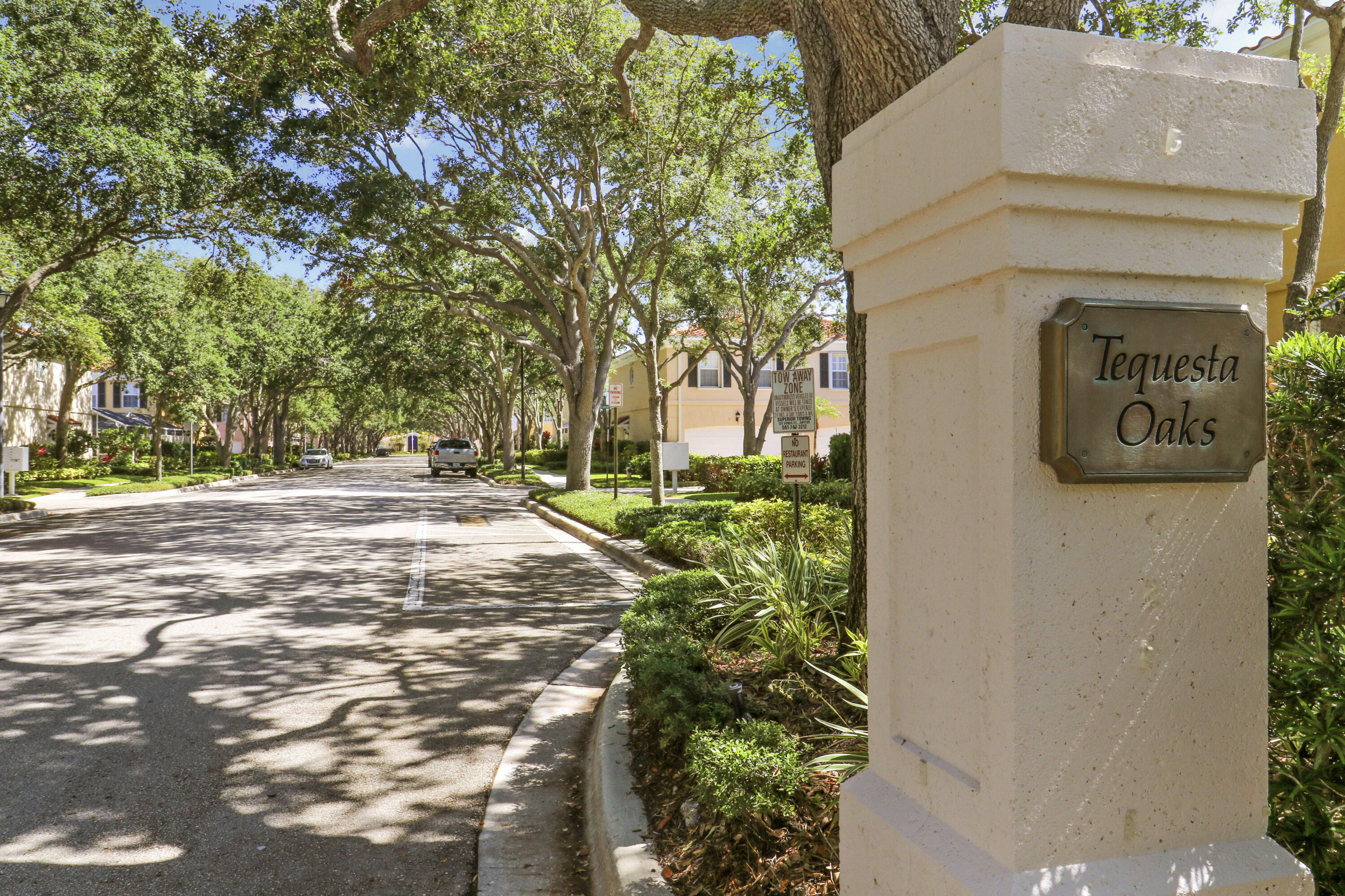 TEQUESTA OAKS - Residential