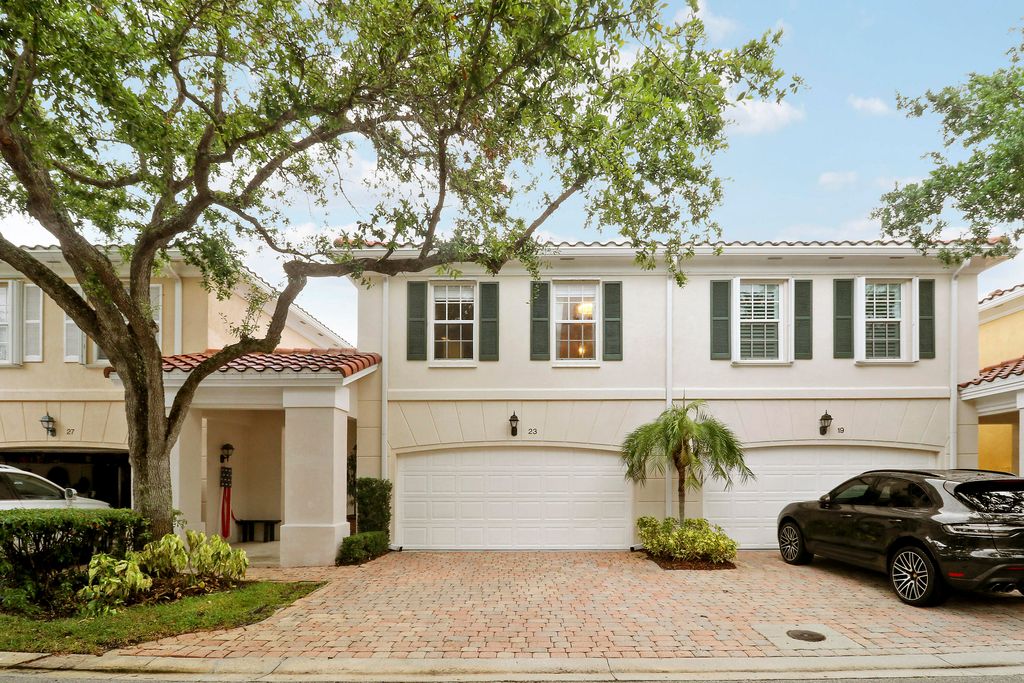 Photo of 23 Live Oak Circle, Tequesta, FL 33469 (MLS # B26030989)