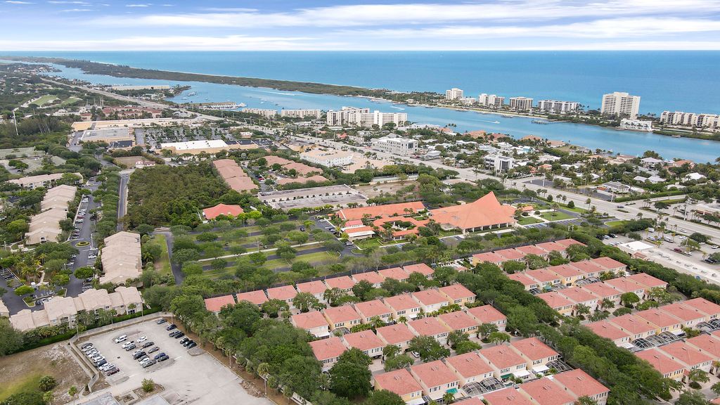 Photo of 23 Live Oak Circle, Tequesta, FL 33469 (MLS # B26030989)
