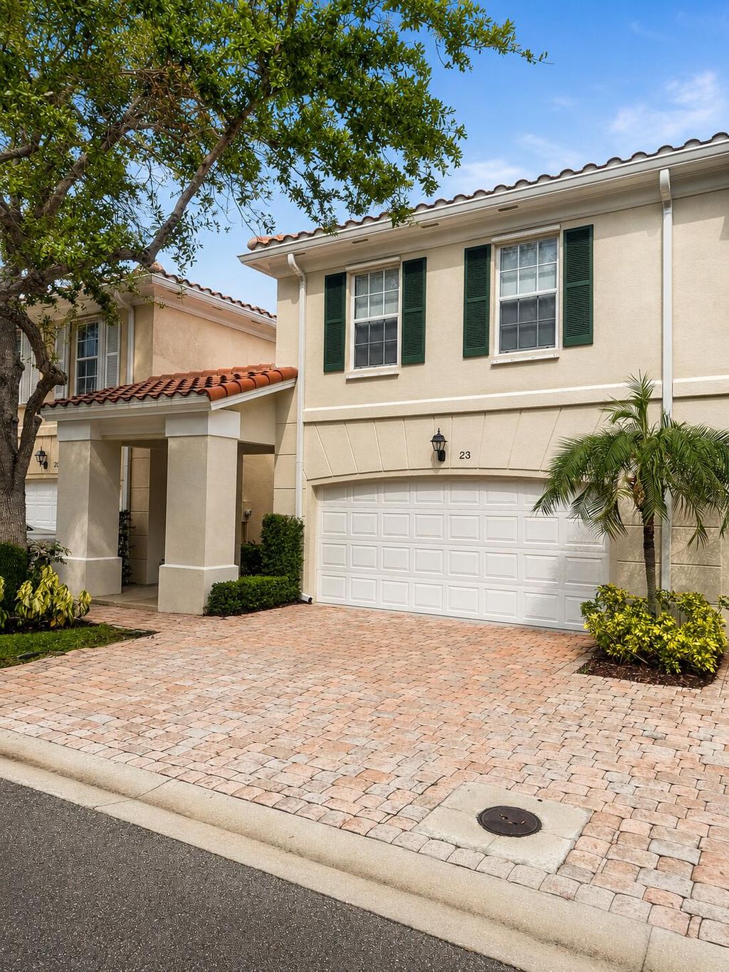 Photo of 23 Live Oak Circle, Tequesta, FL 33469 (MLS # B26030989)