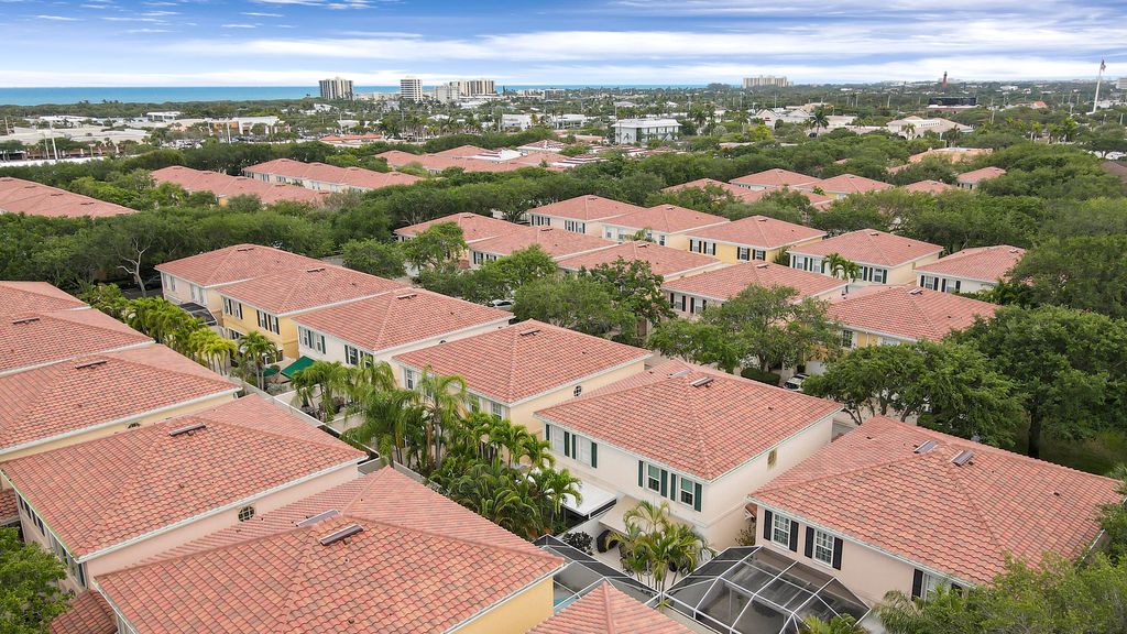 Photo of 23 Live Oak Circle, Tequesta, FL 33469 (MLS # B26030989)