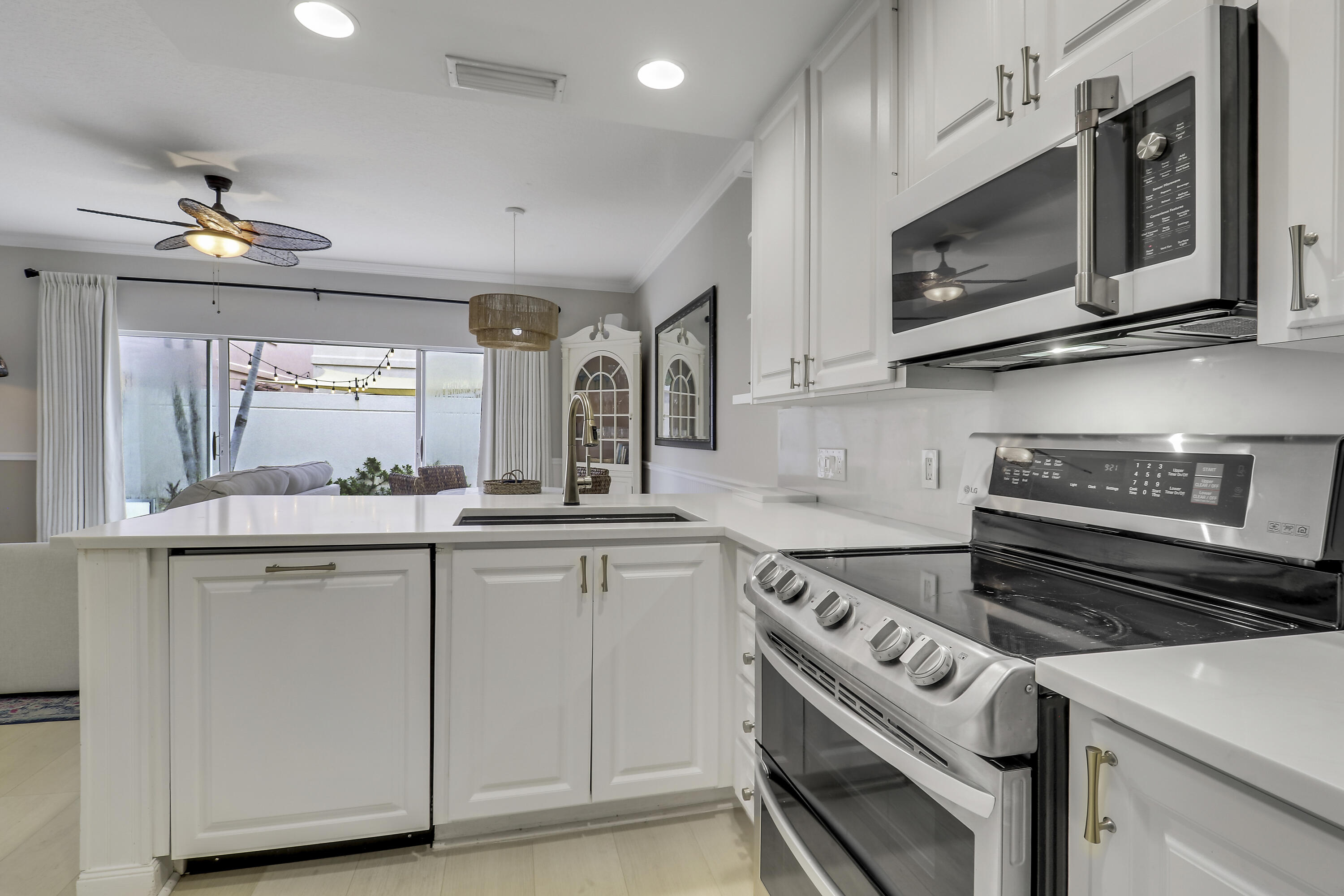 TEQUESTA OAKS - Residential