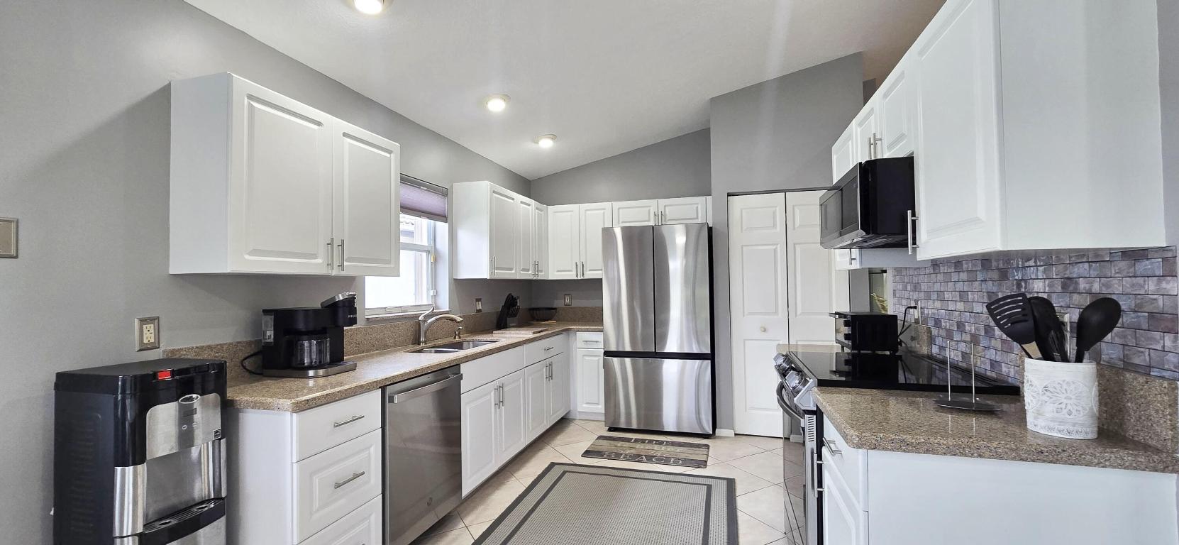 LAKERIDGE GREENS AT PIPERS GLEN - Residential