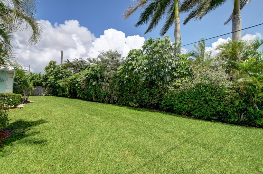 Photo of 1149 SW 11th Street, Boca Raton, FL 33486 (MLS # R11111690)