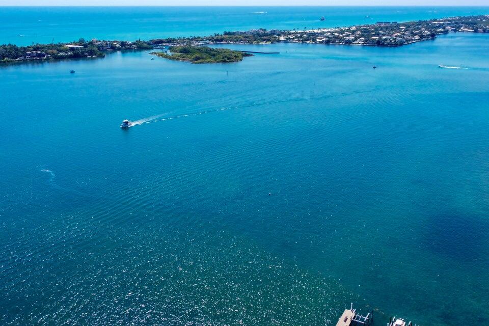 8200 Lakeshore Drive 2010