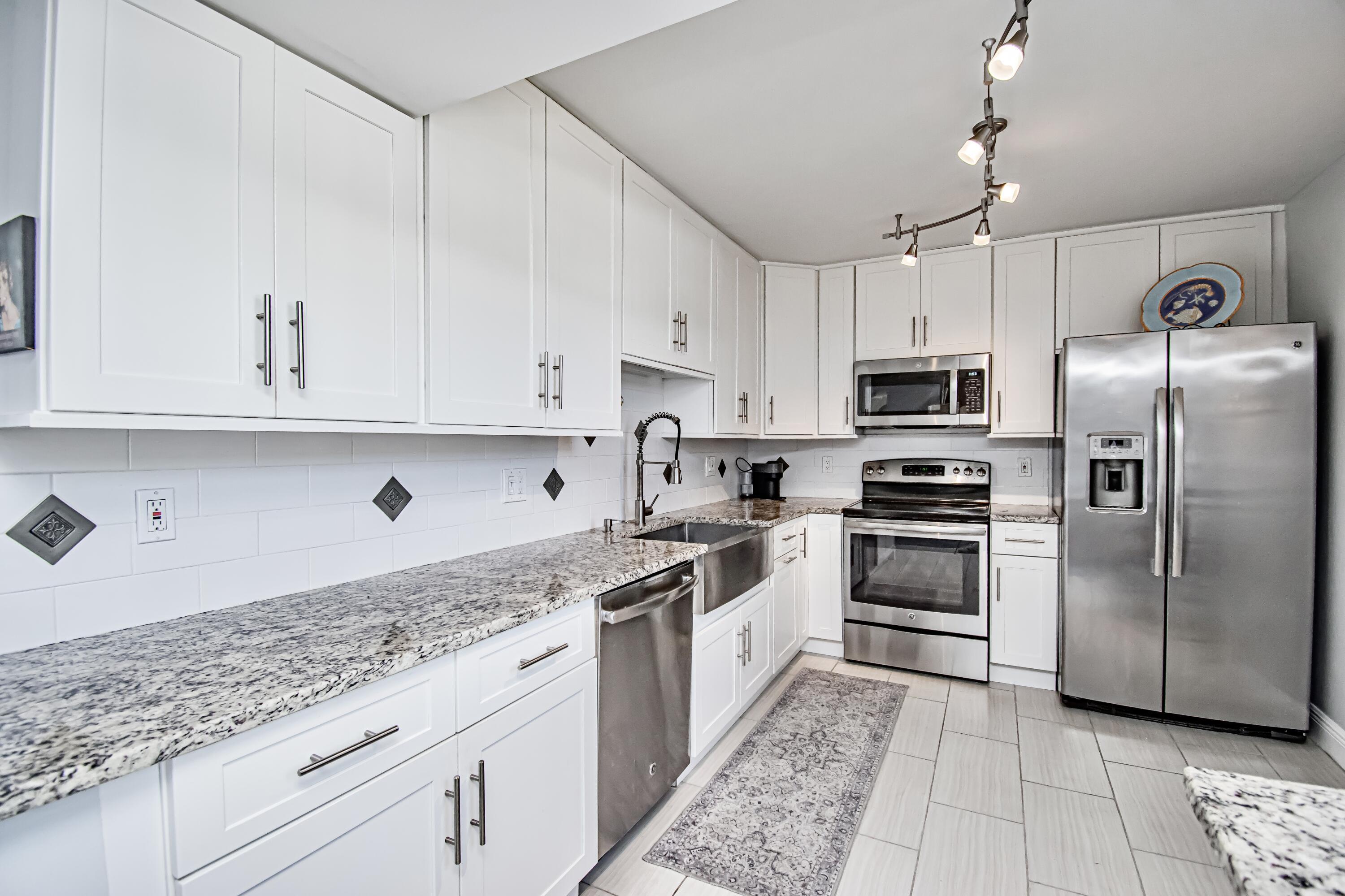 LAKESHORE COLONY I CONDO - Residential