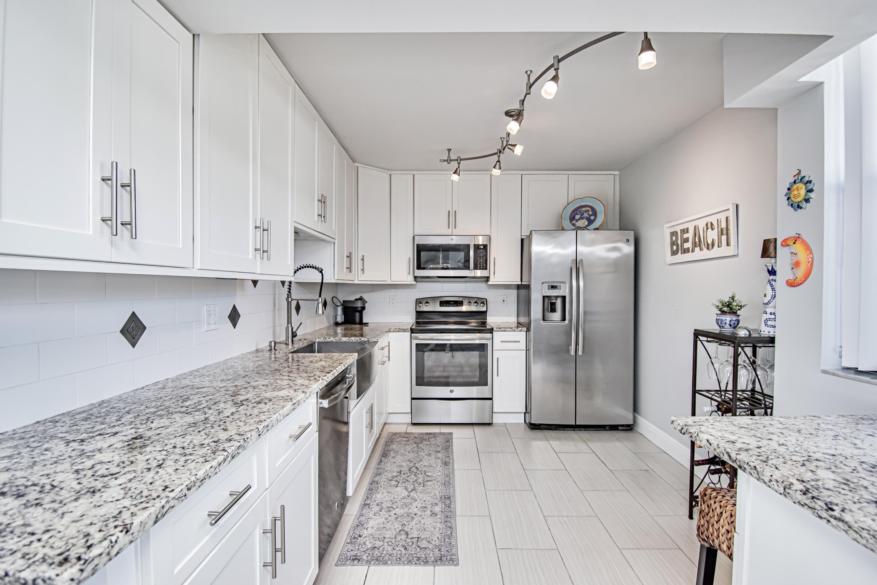 LAKESHORE COLONY I CONDO - Residential