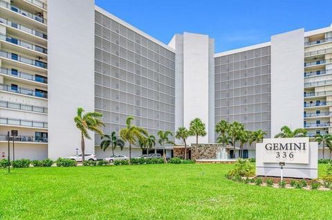 Condominium in North Palm Beach FL 336 Golfview Road 8.jpg