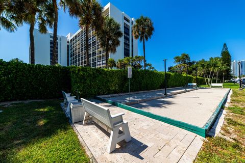 Condominium in North Palm Beach FL 336 Golfview Road 32.jpg