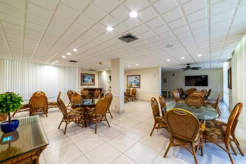 Condominium in North Palm Beach FL 336 Golfview Road 39.jpg