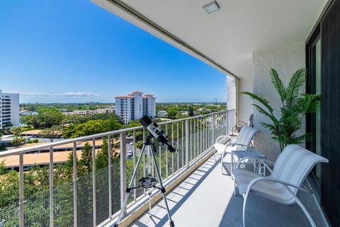 Condominium in North Palm Beach FL 336 Golfview Road 10.jpg