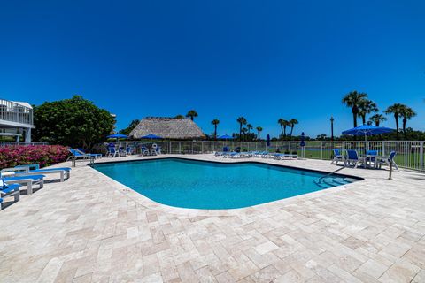 Condominium in North Palm Beach FL 336 Golfview Road 26.jpg