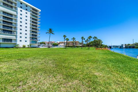 Condominium in North Palm Beach FL 336 Golfview Road 36.jpg