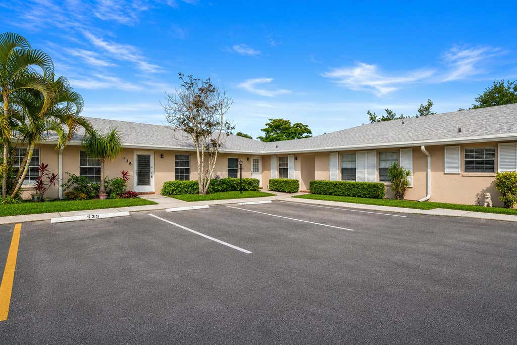 Photo of 539 Franconia Circle #B, Lake Worth, FL 33467 (MLS # B26039565)