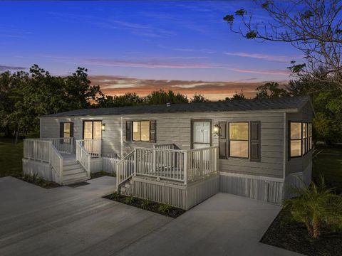 Property photo of 218 s maple st, fellsmere, fl 32948