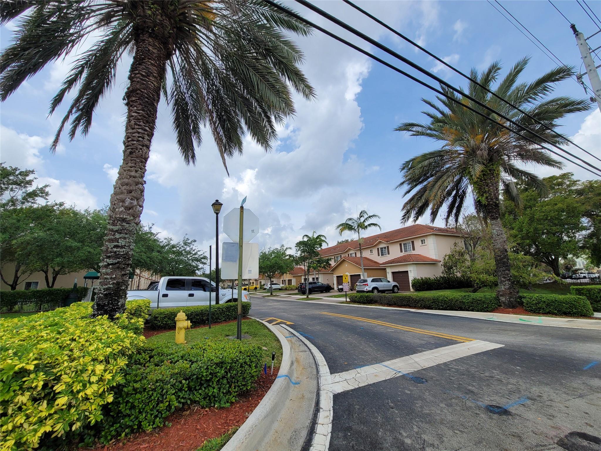 8853 N Isles Cir 8853