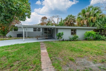 Single Family Residence at 904 SE 16th Street