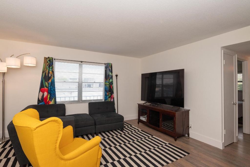 Photo of 401 N J Street #9, Lake Worth Beach, FL 33460 (MLS # R11153373)