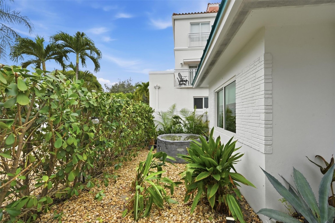 Las Olas Park Corr 6-12 B - Residential