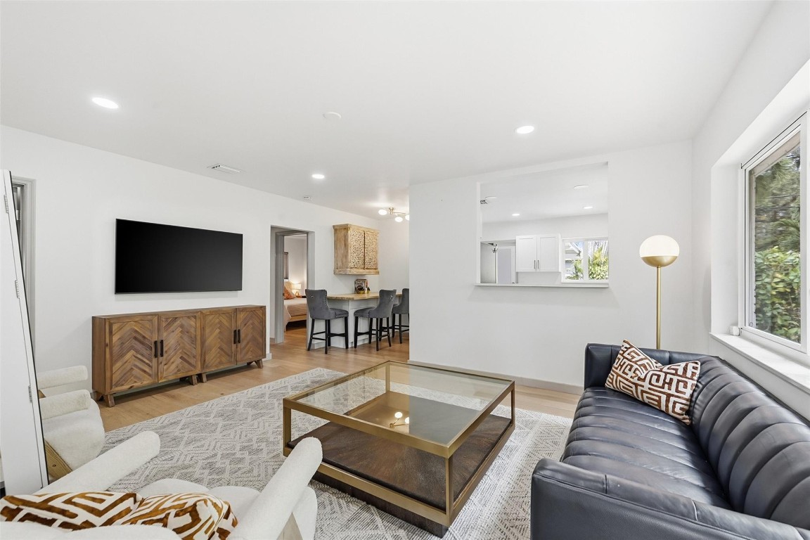 Las Olas Park Corr 6-12 B - Residential