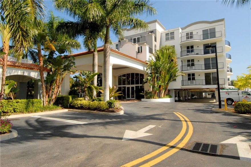 BEAUTIFUL BUILDING ON THE INTRACOASTAL, BEAUTIFUL VIEWS OF THE WATER, WONDERFUL AMENITIES. WET AND DRY MARINA WITH FULL SERVICE.
