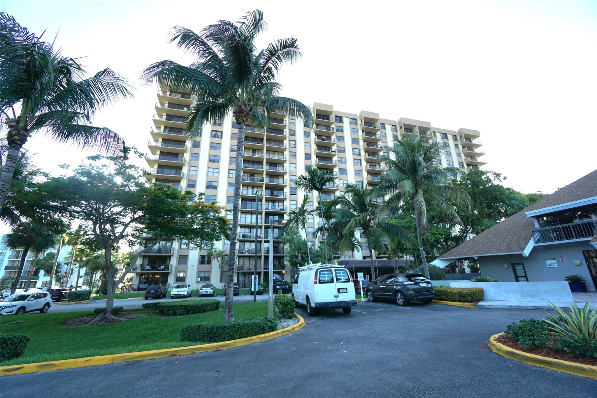 Amazing view from an 11th floor, directly west, spectacular sunset view, very well maintained apartment complex with club house, pool and gym. Totally REMODELED Exquisitely remodeled, ready to move in with your toothbrush and try everything out. a bedroom with an excellent bathroom balcony. parking, gated and secure community with guard, same building with security, elevators, lobby. Available April 1, 2018. Looking for a tenant that meets the requirements of HOA