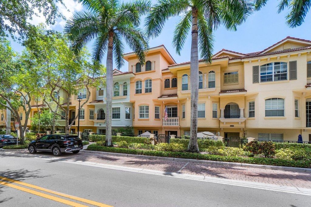 Photo of 11756 Valencia Gardens Avenue, Palm Beach Gardens, FL 33410 (MLS # R10995224)