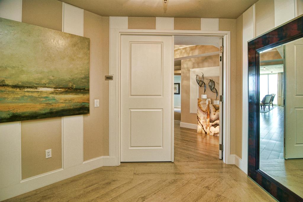 RITZ CARLTON RESIDENCES - Residential