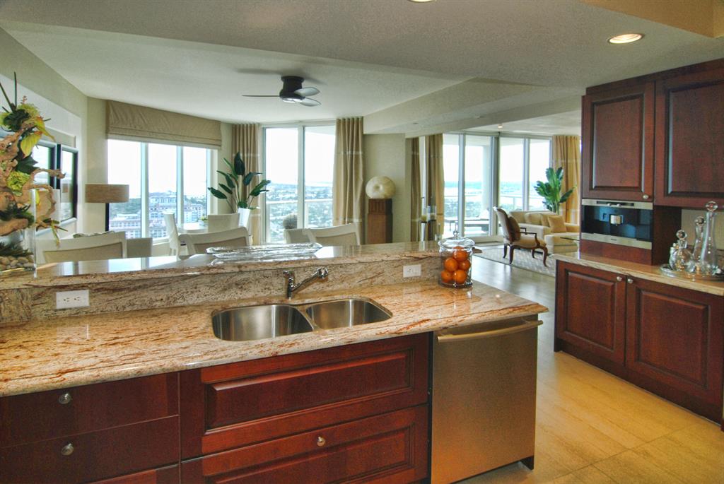 RITZ CARLTON RESIDENCES - Residential